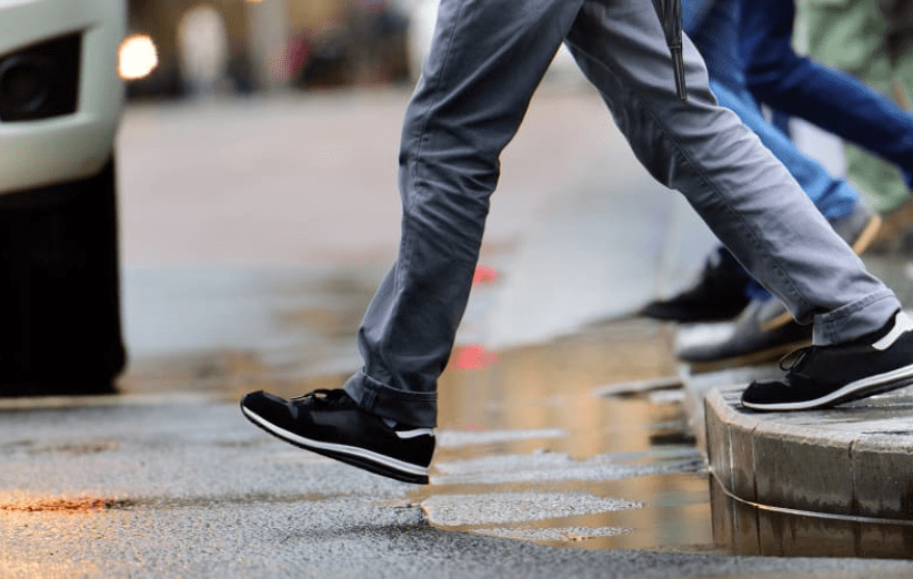 نتایج یک تحقیق: رانندگان خودروهای گران به عابران پیاده توجهی نتایج یک تحقیق: رانندگان خودروهای گران به عابران پیاده توجهی ندارند