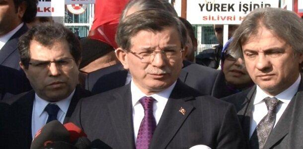 نخست وزیر پیشین ترکیه جزئیات دیدارش با اسد در سال 2011 را فاش نخست وزیر پیشین ترکیه جزئیات دیدارش با اسد در سال 2011 را فاش کرد