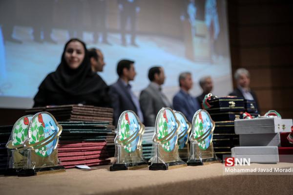 دانشجوی دکتری دانشگاه آزاد شهرکرد موفق به کسب رتبه برتر دانشجوی دکتری دانشگاه آزاد شهرکرد پیروز به کسب رتبه برتر پژوهشی شد خبرنگاران