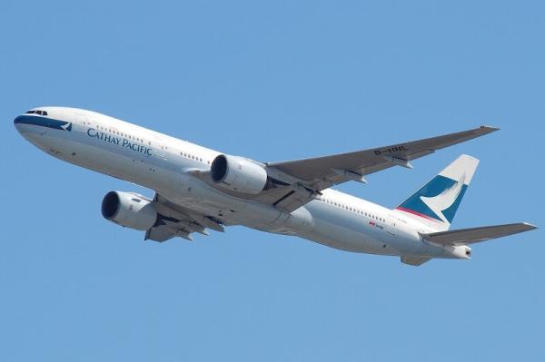 تصاویر فرود و تیک آف همزمان دو بوئینگ 737 و 777 در باد شدید تصاویر فرود و تیک آف همزمان دو بوئینگ 737 و 777 در باد شدید