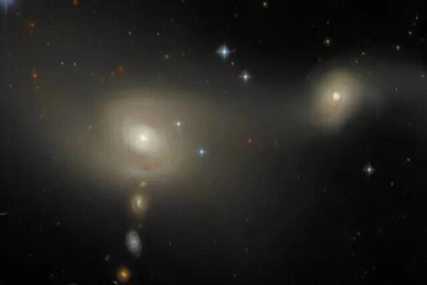 عکس تازه تلسکوپ هابل از کهکشان های عجیب و غریب